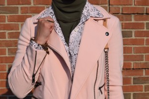 A Day In The Lalz; Fall Fashion; Banana Republic; Pink and Olive; Fashion Blogger; Modesty; Hijabi; Vela Zipper Edge Scarf; Karen Walker Super Dupe Sunglasses; Rebecca Minkoff Handbag; Style Inspiration