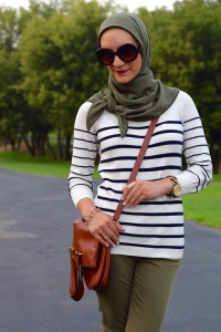 A Day In The Lalz; Strip Sweater; Banana Republic; Vela Zipper Scarf; Fall Style; Fashion Blod; Modest Fashion; Leopard Heels; Prada Sunglasses; Cross-body bag