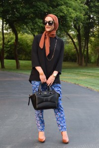 A Day In The Lalz; J. Crew Vintage Scarf Print Pant; Fall Fashion; Hijab Style; Fashion Blogger; Karen Walker Super Dupe; Kate Spade Beau Bag; 