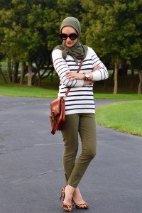 A Day In The Lalz; Strip Sweater; Banana Republic; Vela Zipper Scarf; Fall Style; Fashion Blod; Modest Fashion; Leopard Heels; Prada Sunglasses; Cross-body bag