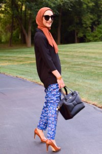 A Day In The Lalz; J. Crew Vintage Scarf Print Pant; Fall Fashion; Hijab Style; Fashion Blogger; Karen Walker Super Dupe; Kate Spade Beau Bag; 