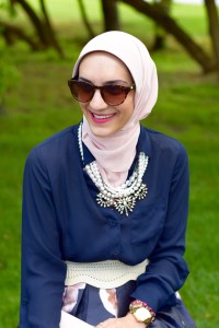 A Day In The Lalz; Fashion Blog; Statement Necklace; BaubleBar; Jewelry; Style Inspiration The fashion blog for women in need of modest style inspiration.