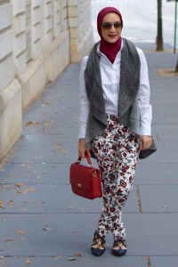 A Day In The Lalz; Fashion Blog; Modesty; Fall Fashion; Zara Printed Trousers: Oversized Loft Shirt; Haute Hijab; J.Crew Edie Purse; Sweater vest; Streetstyle modest fashion