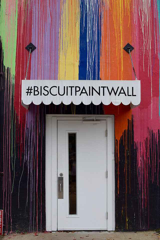 Biscuit Paint Wall-Houston Wall Art-Leather Jacket-Travel Look